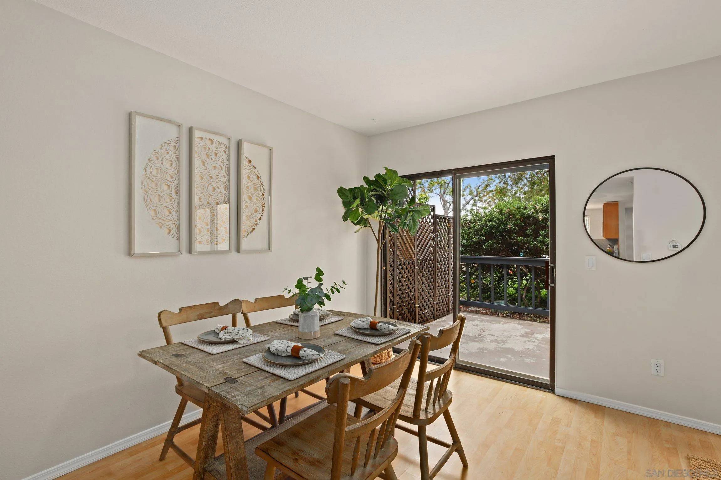 Carlsbad, CA 92009,2372 Caringa Way #A