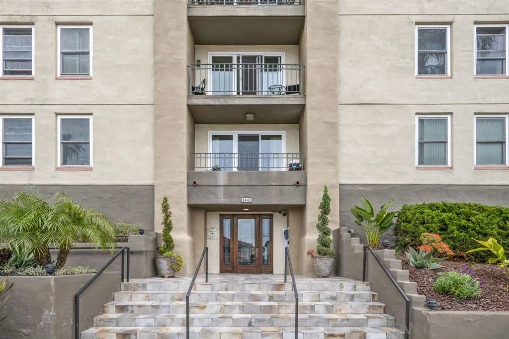 San Diego, CA 92101,2445 Brant #304