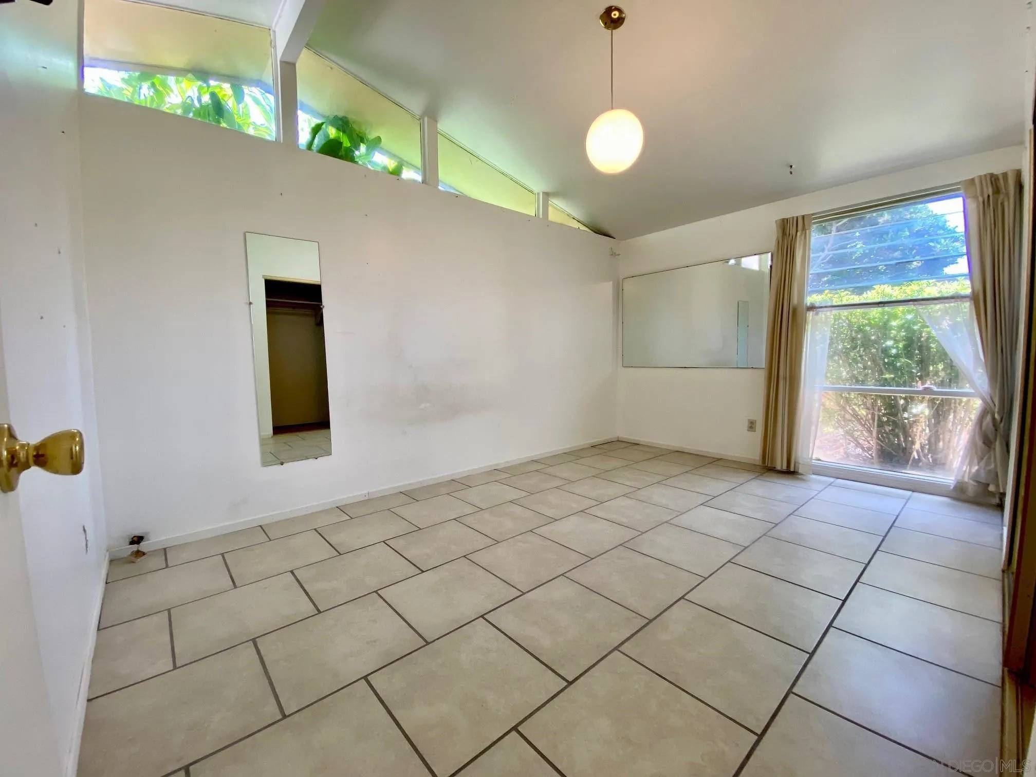 San Diego, CA 92123,3284 Mobley St