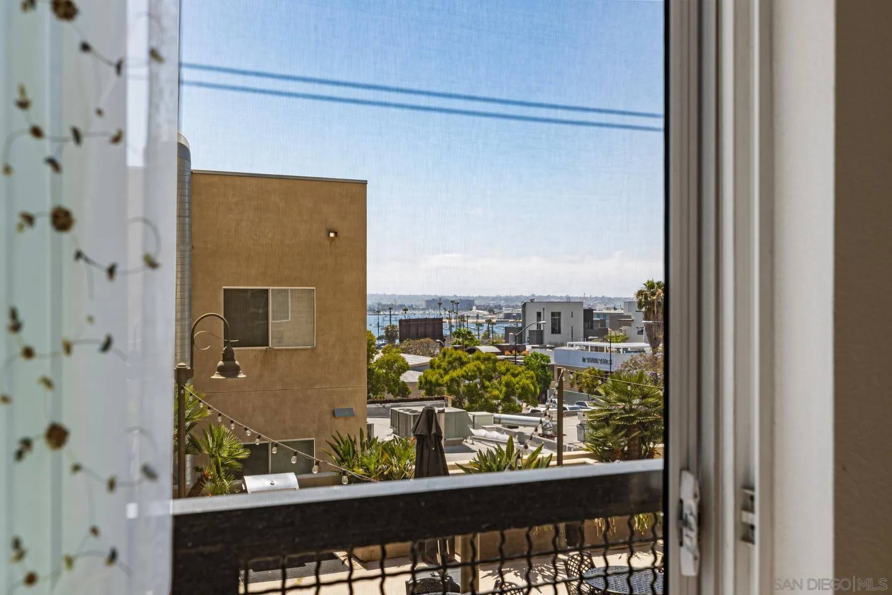 San Diego, CA 92101,1970 Columbia St #318