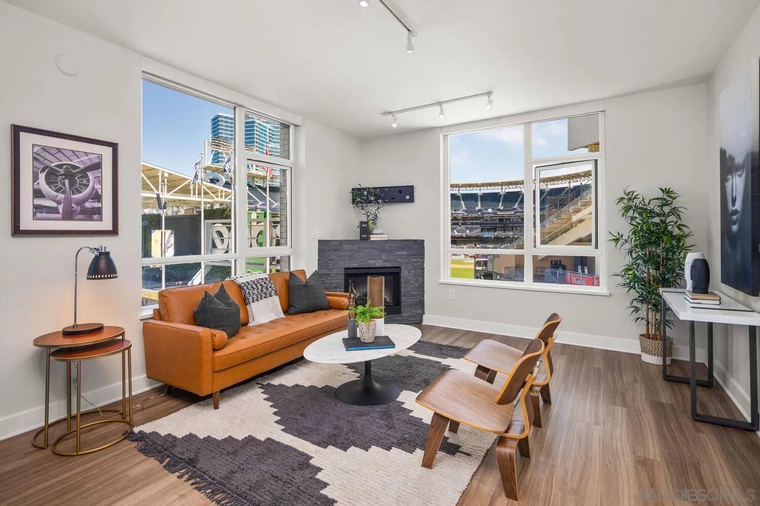 San Diego, CA 92101,325 7th Avenue #204