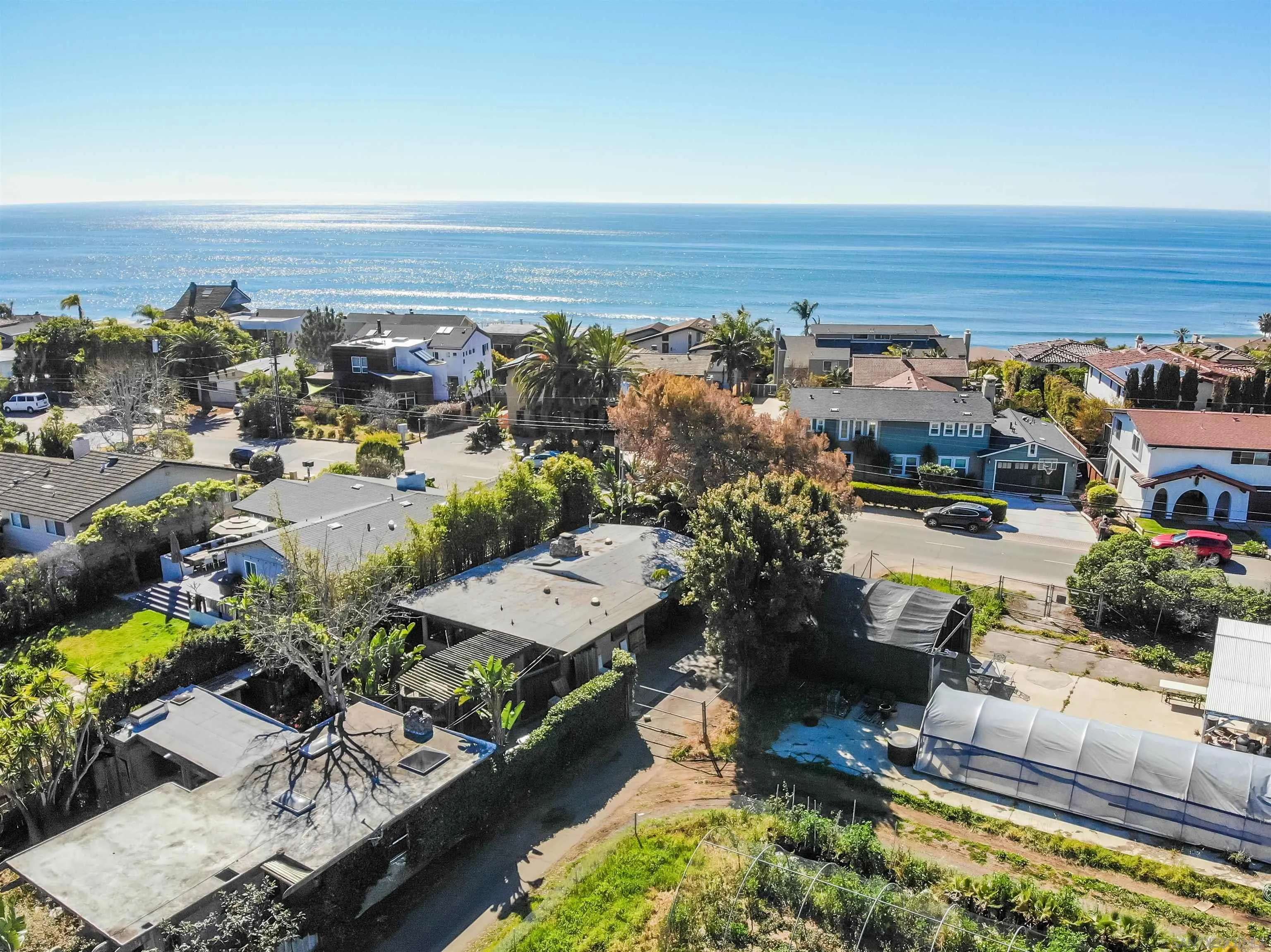 Encinitas, CA 92007,1347 Summit Ave