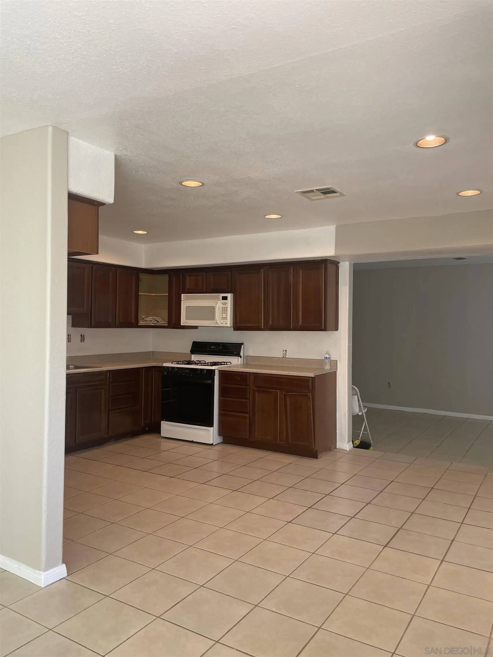 Calexico, CA 92231,942 Lacy Avenue