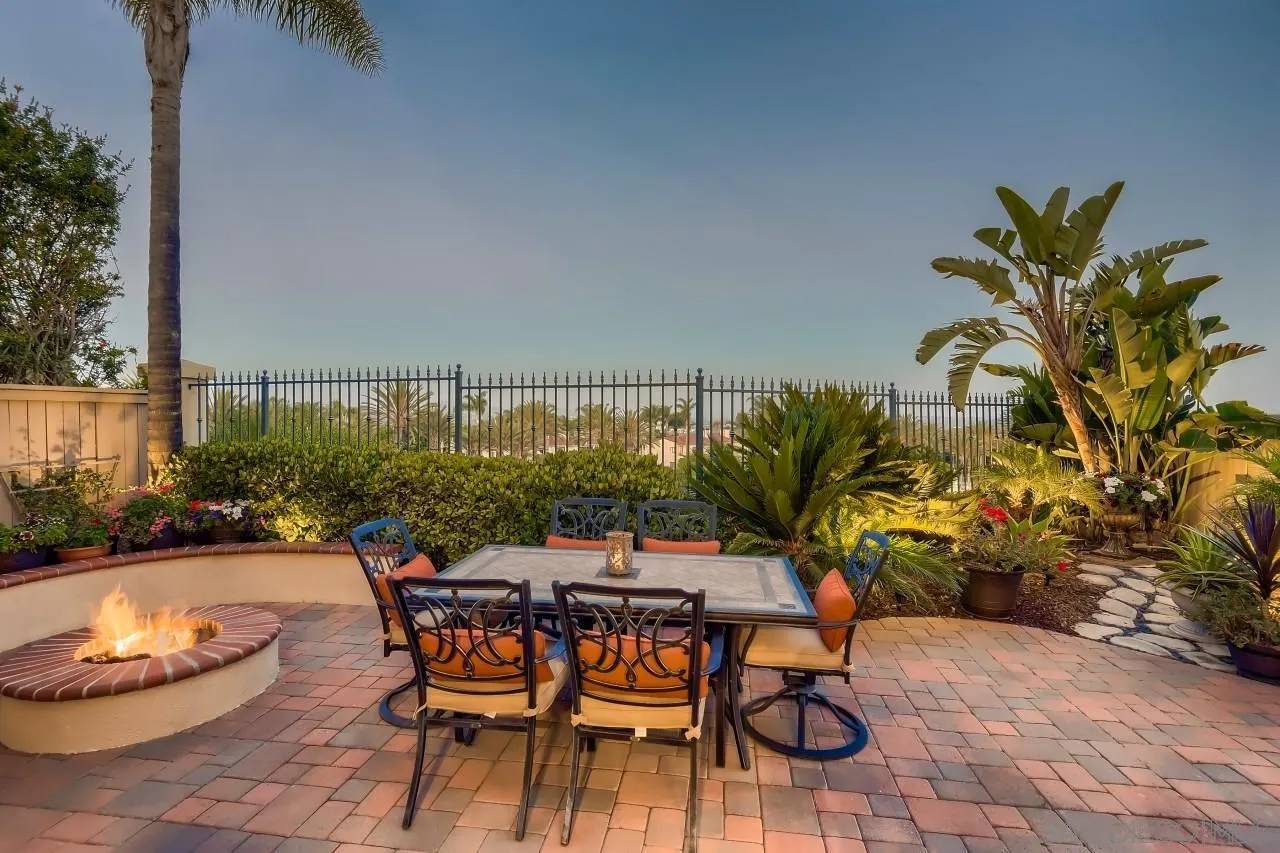 Carlsbad, CA 92011,7183 Surfbird Cir