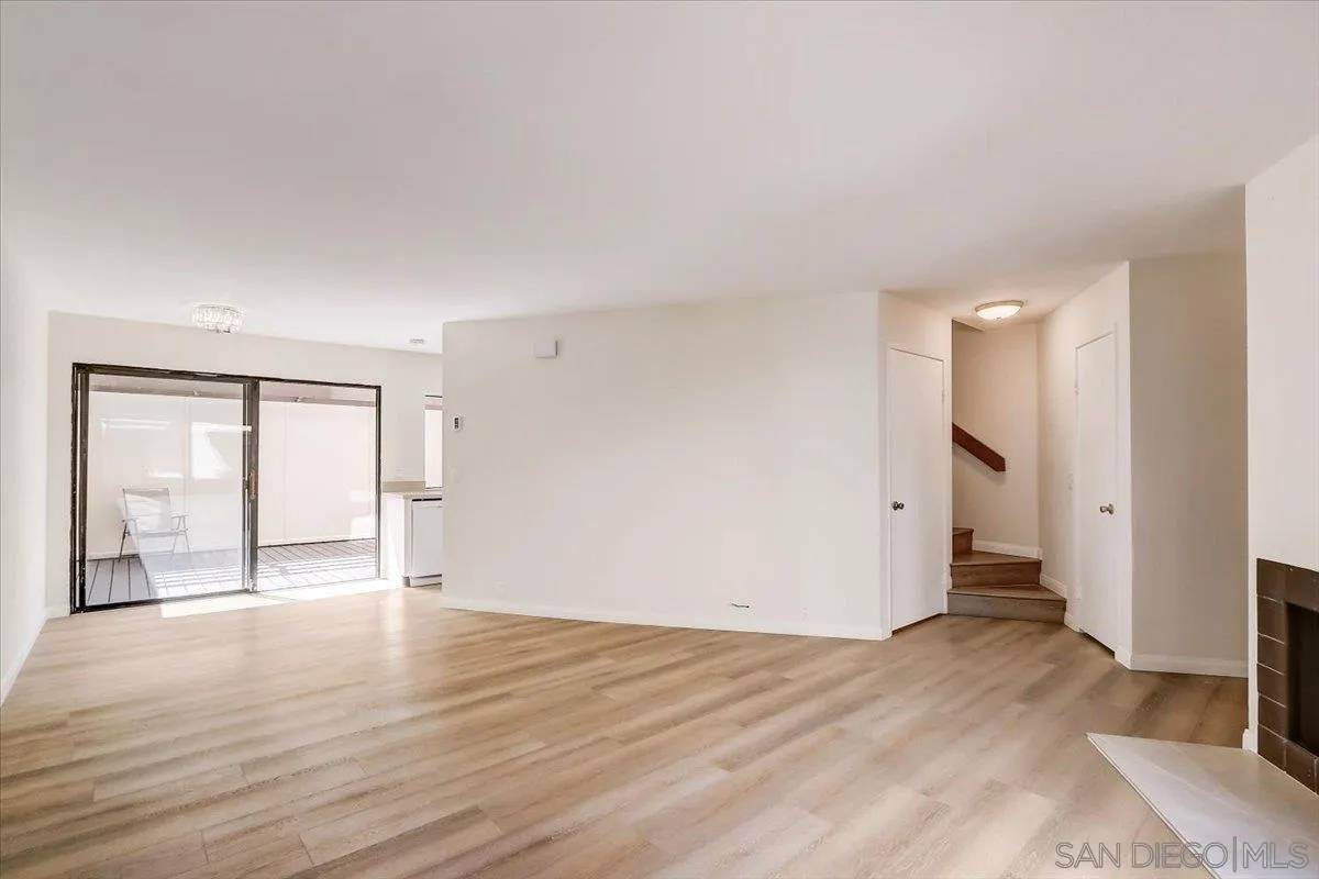 La Jolla, CA 92037,8437 Via Mallorca #85