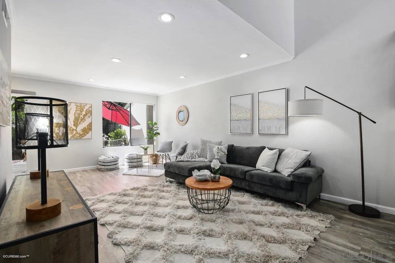 La Mesa, CA 91942,5440 Kiowa Dr #22