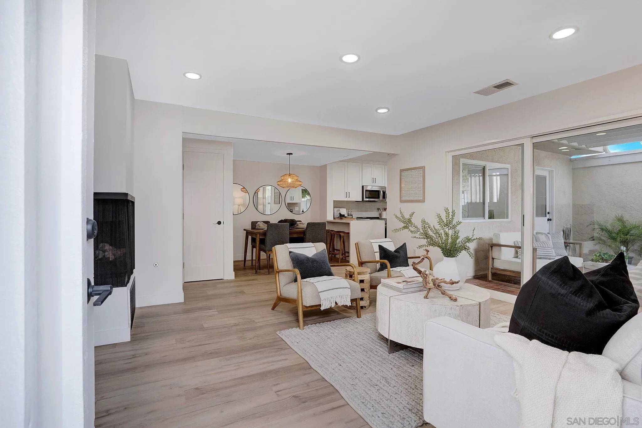 Cardiff, CA 92007,1344 Caminito Septimo