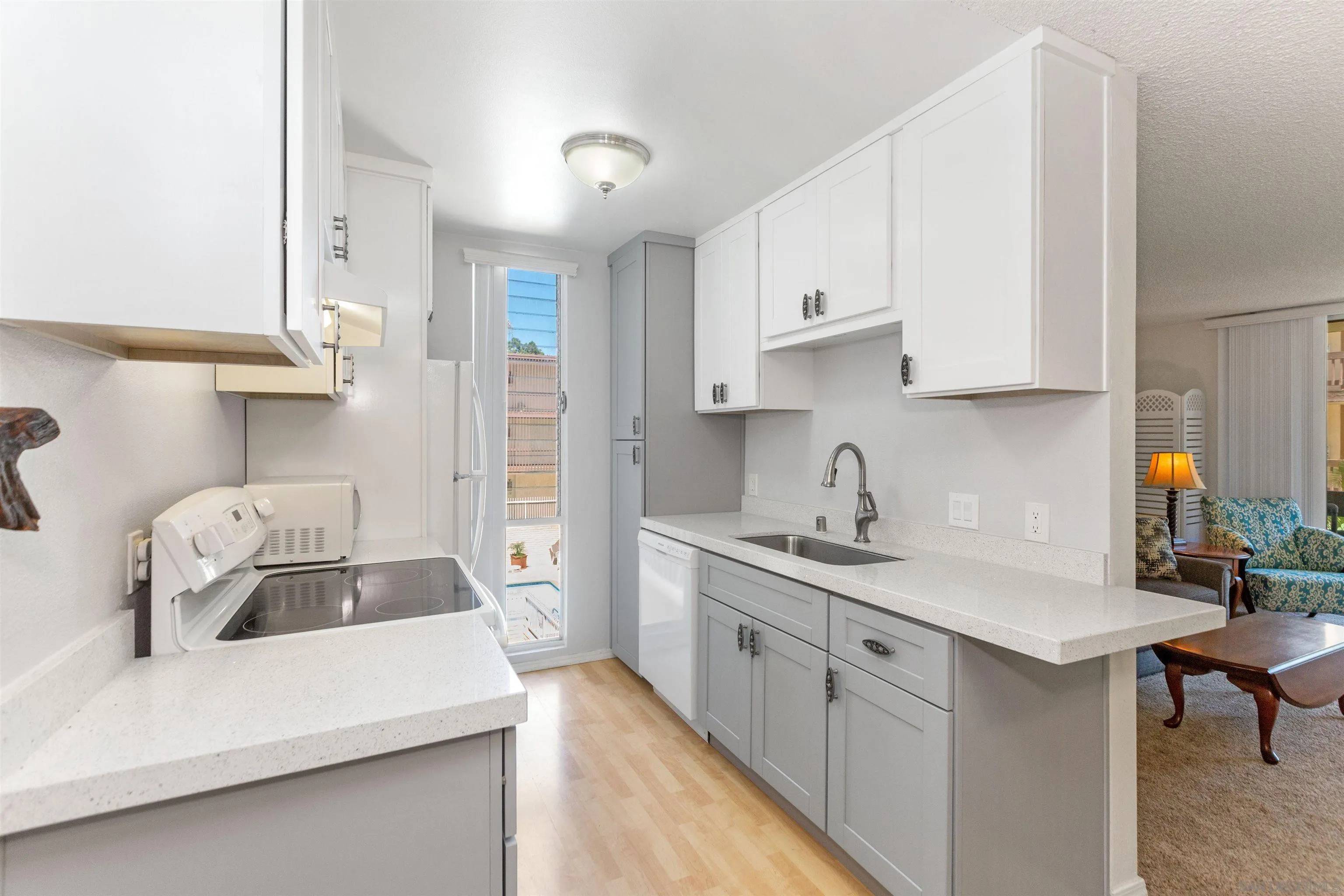 La Jolla, CA 92037,6333 La Jolla Blvd #281