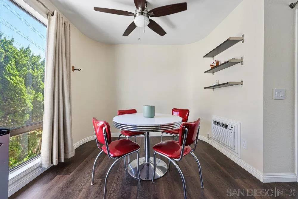 Carlsdad, CA 92009,2304 Altisma Way #207