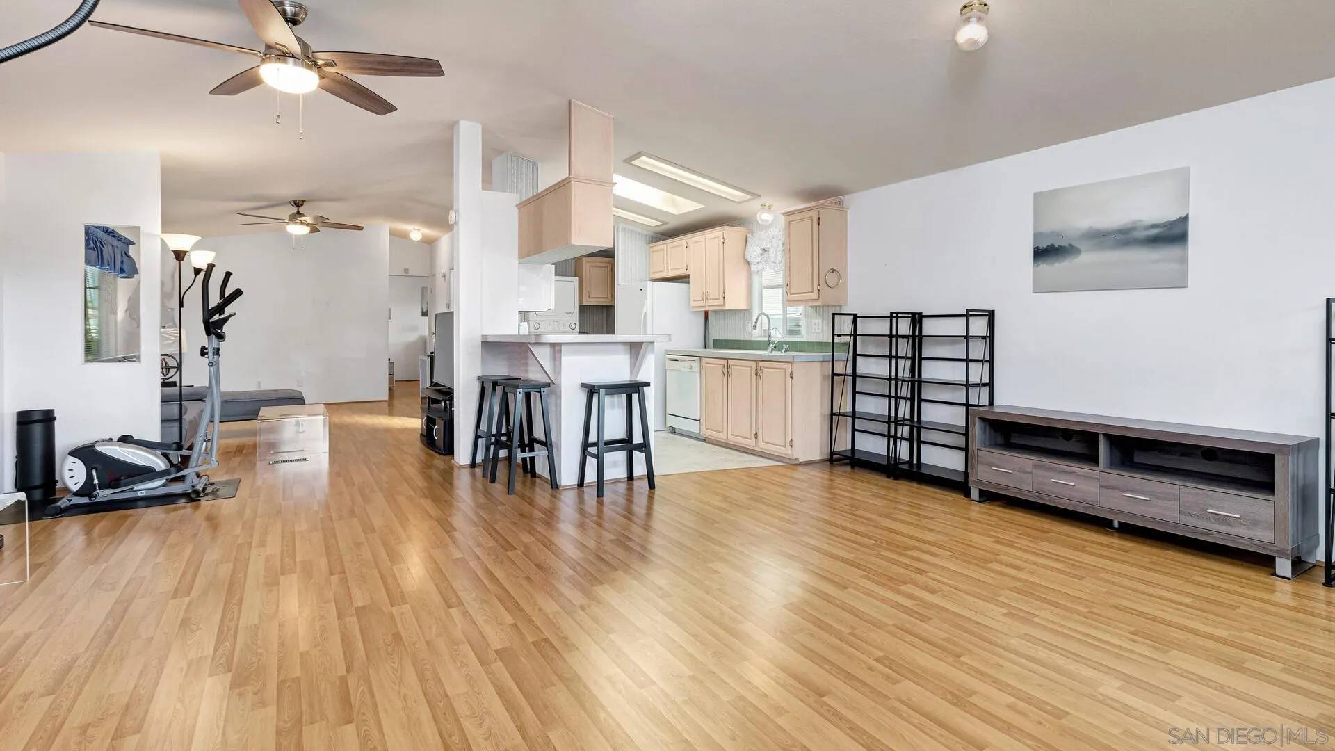 Vista, CA 92083,245 W Bobier Dr #Spc 15