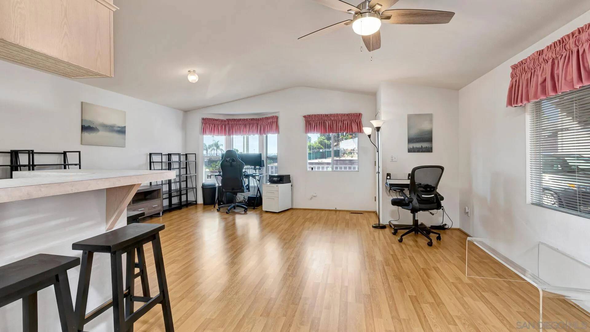 Vista, CA 92083,245 W Bobier Dr #Spc 15