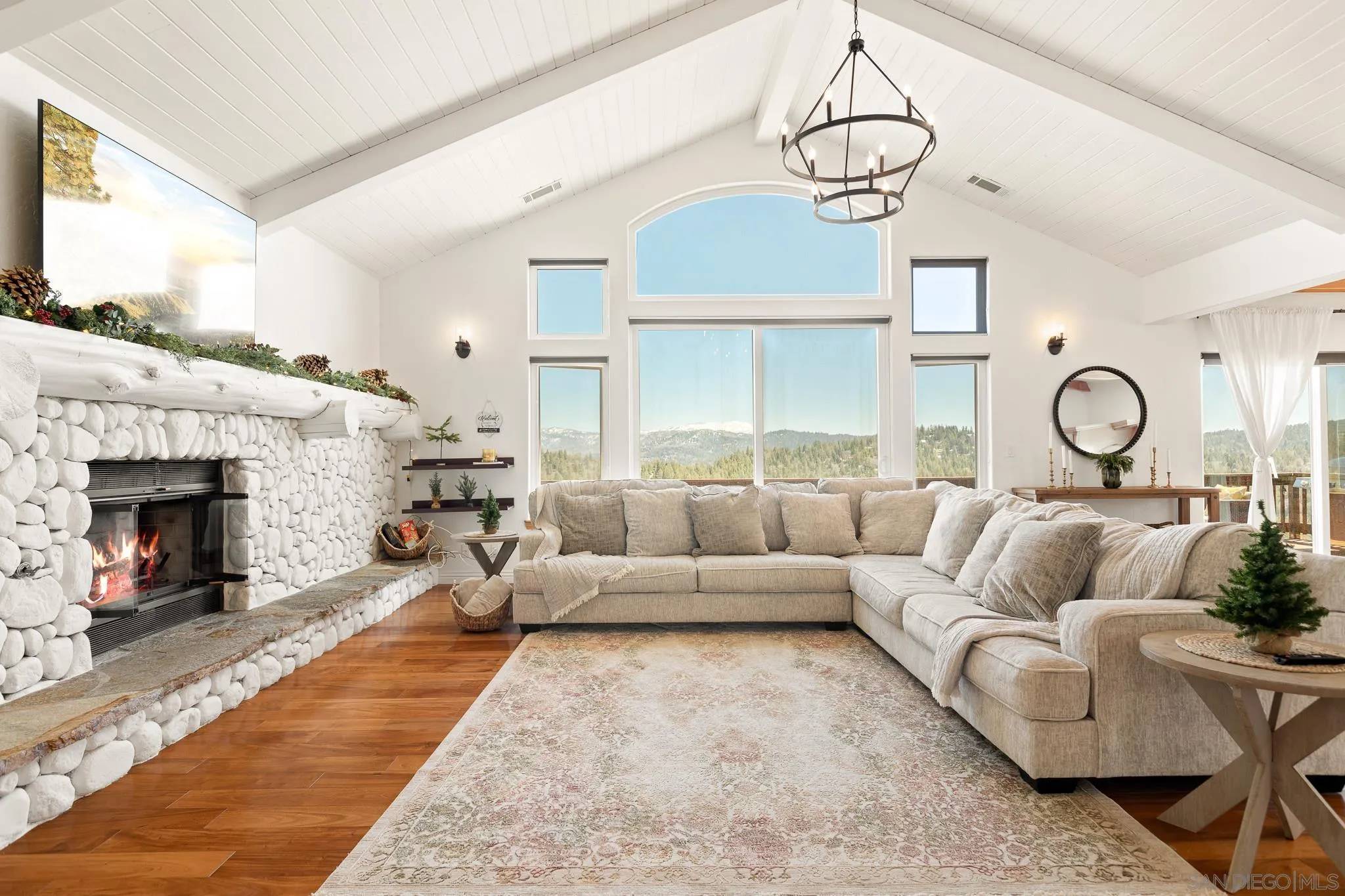 Lake Arrowhead, CA 92352,901 Del Norte Ln