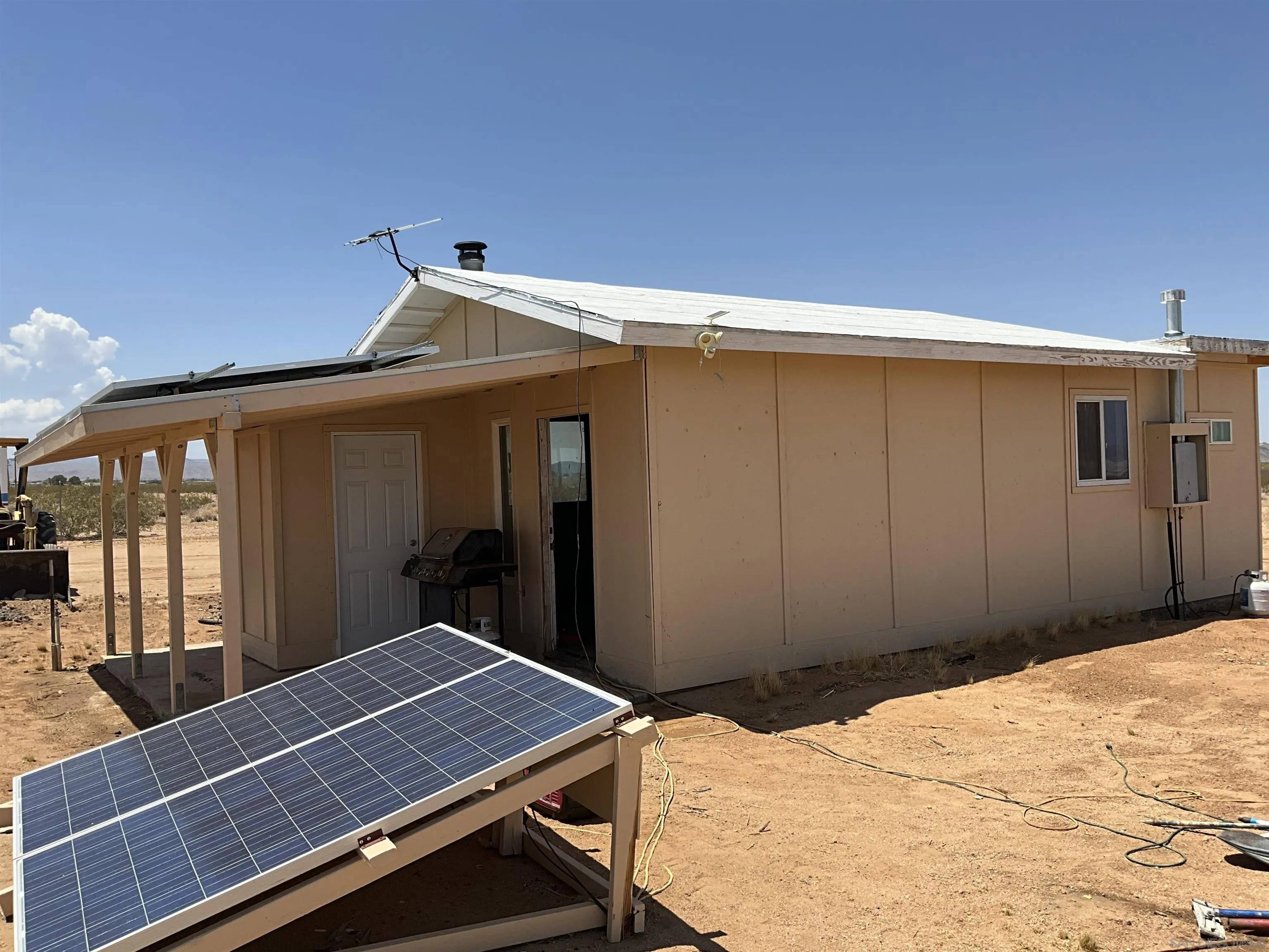 Landers, CA 92285,660 N Giant Rock Road #13