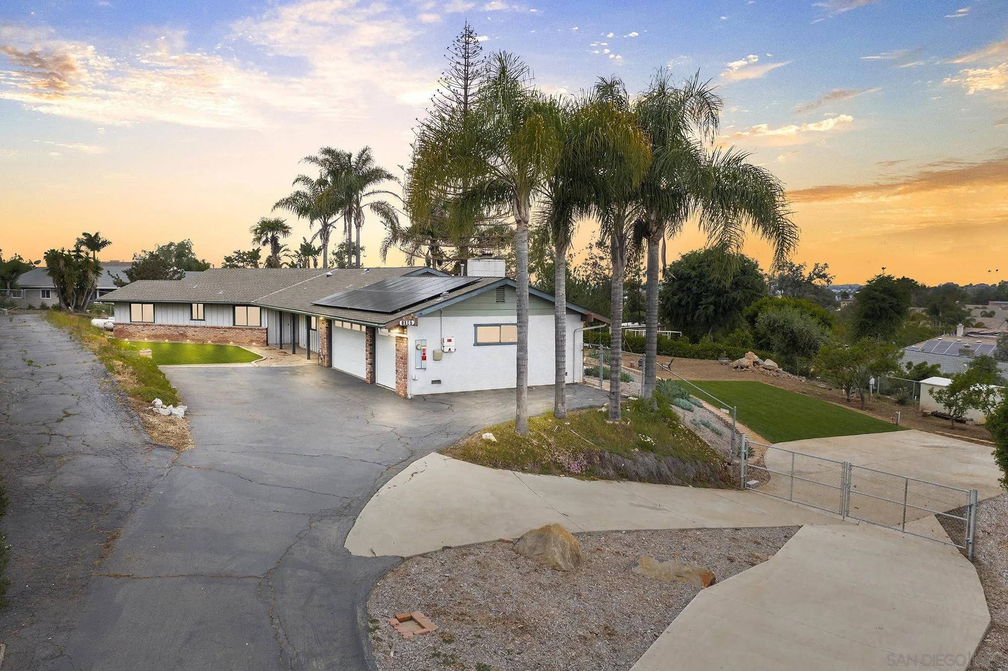 Vista, CA 92084,1347 Douglas Dr