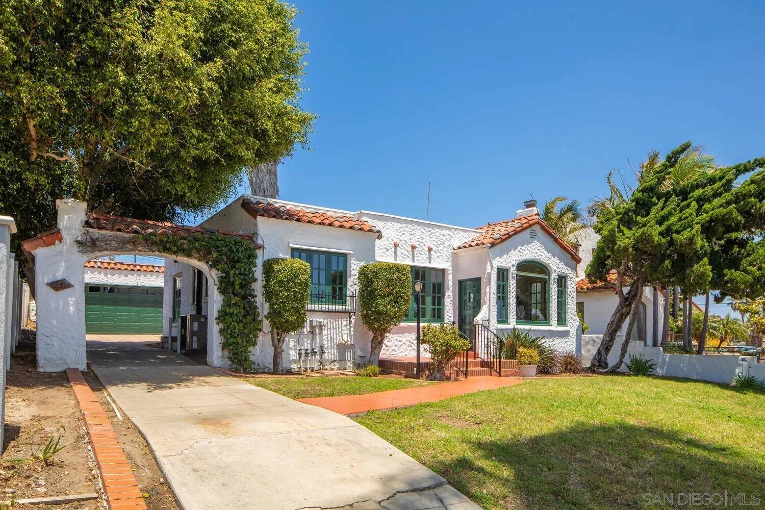 San Diego, CA 92106,3637 Hyacinth Dr