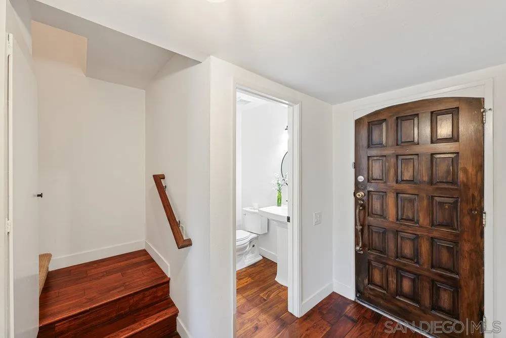 4244 Loma Riviera Lane San Diego, CA 92110