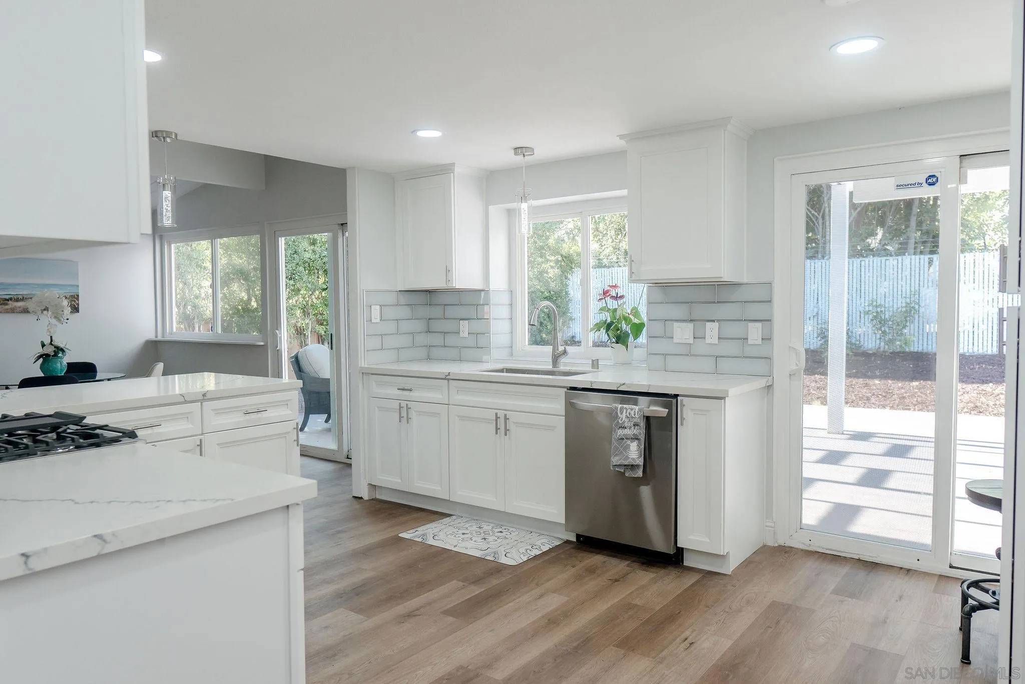 San Diego, CA 92123,8516 Dubonnet St