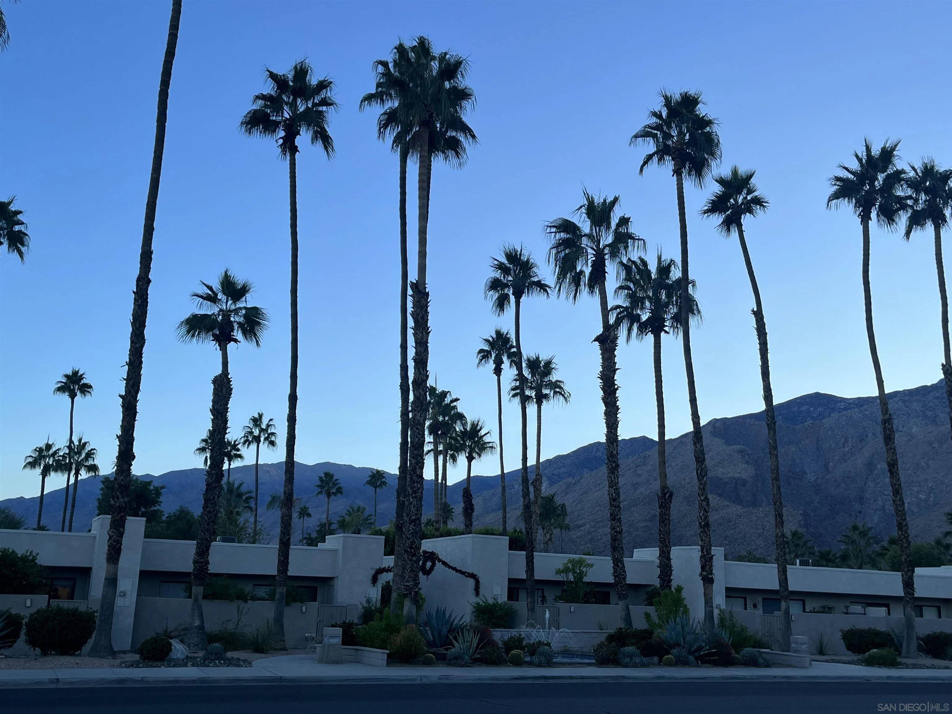 Palm Springs, CA 92262,827 E Arenas Road