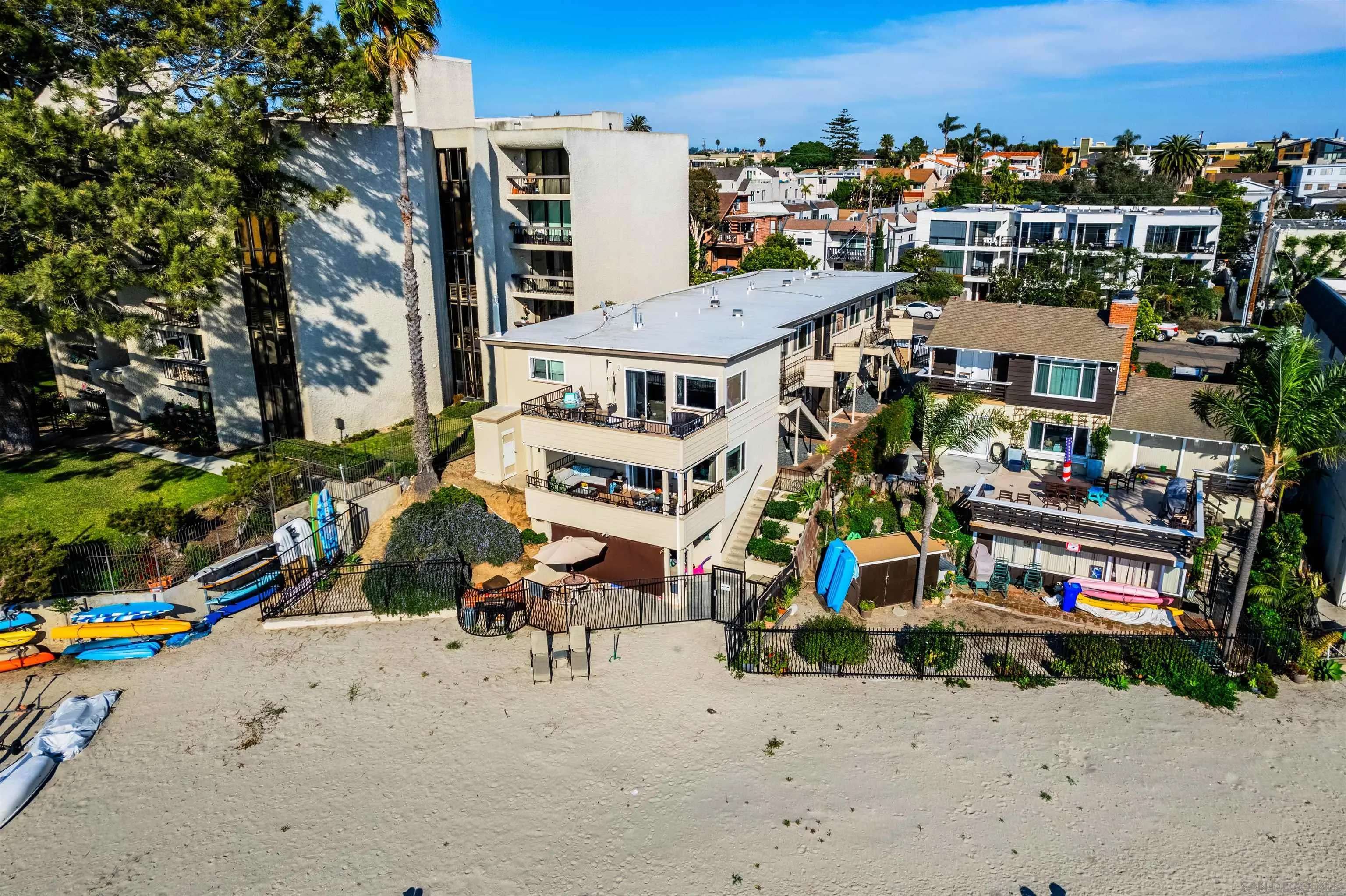 San Diego, CA 92109,3918-3924 Gresham St