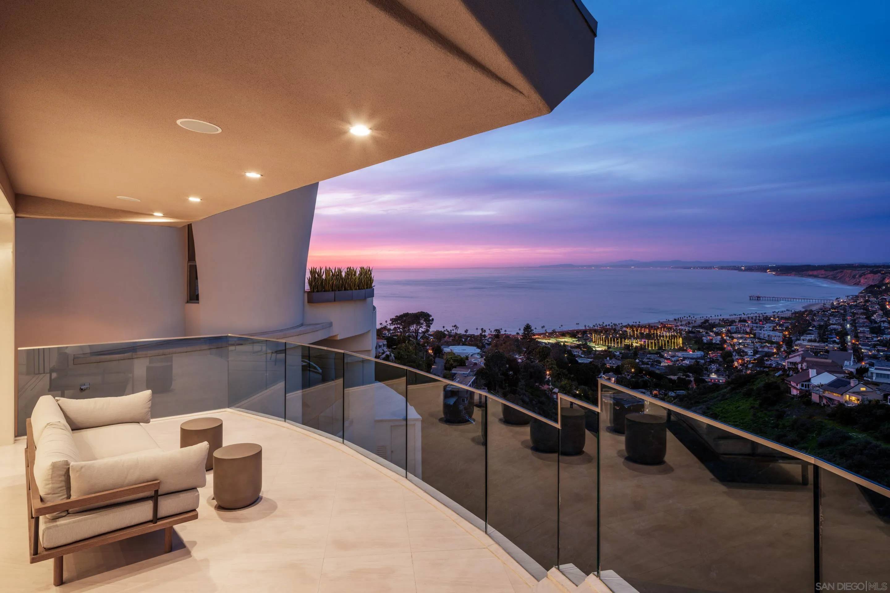 La Jolla, CA 92037,7447 Hillside Dr