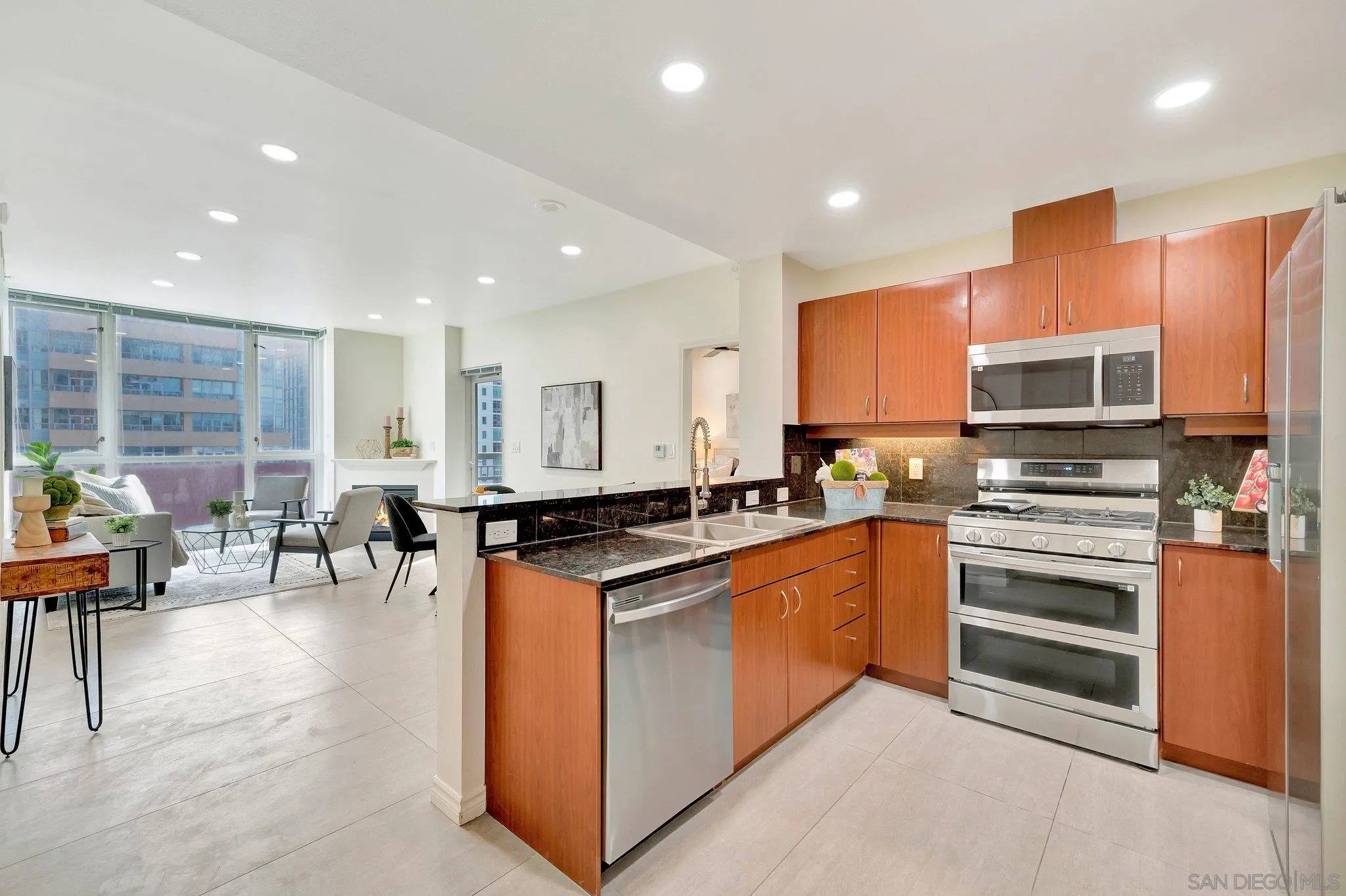 San Diego, CA 92101,300 W Beech St #601