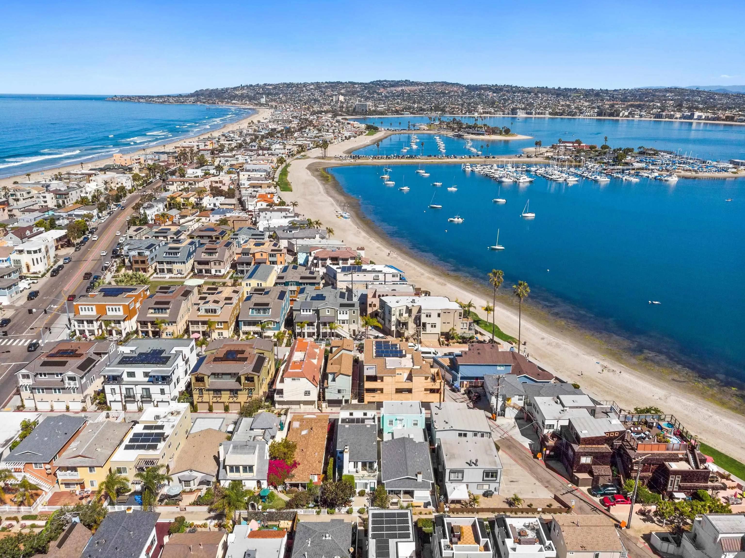 San Diego, CA 92109,830-832 Jamaica Court