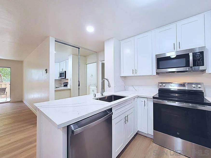 San Diego, CA 92109,4600 Lamont St #131