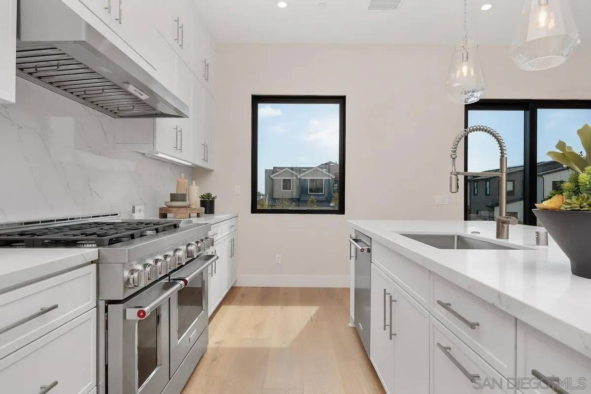 Oceanside, CA 92054,1645 Hunsaker St