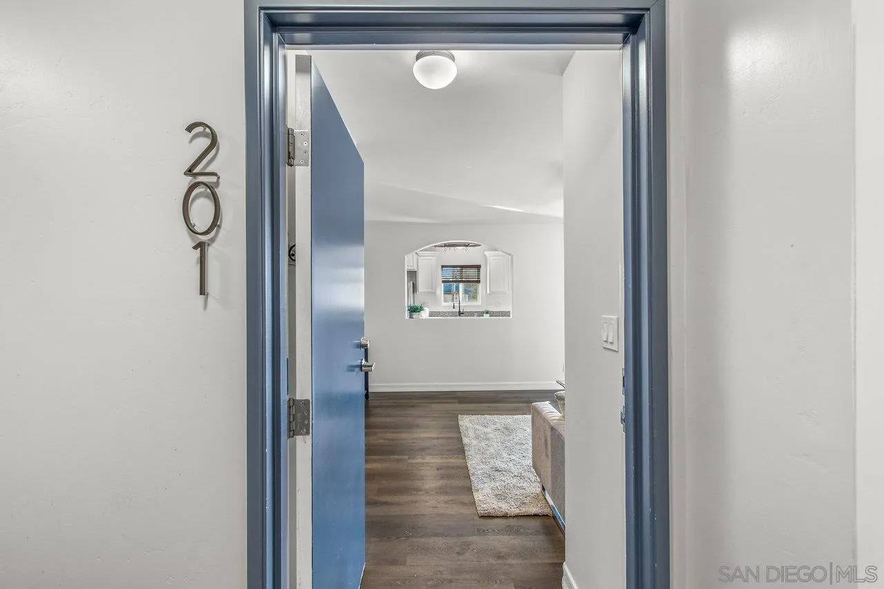 San Diego, CA 92104,4111 Illinois St #201