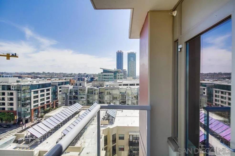 San Diego, CA 92101,427 9th #1207
