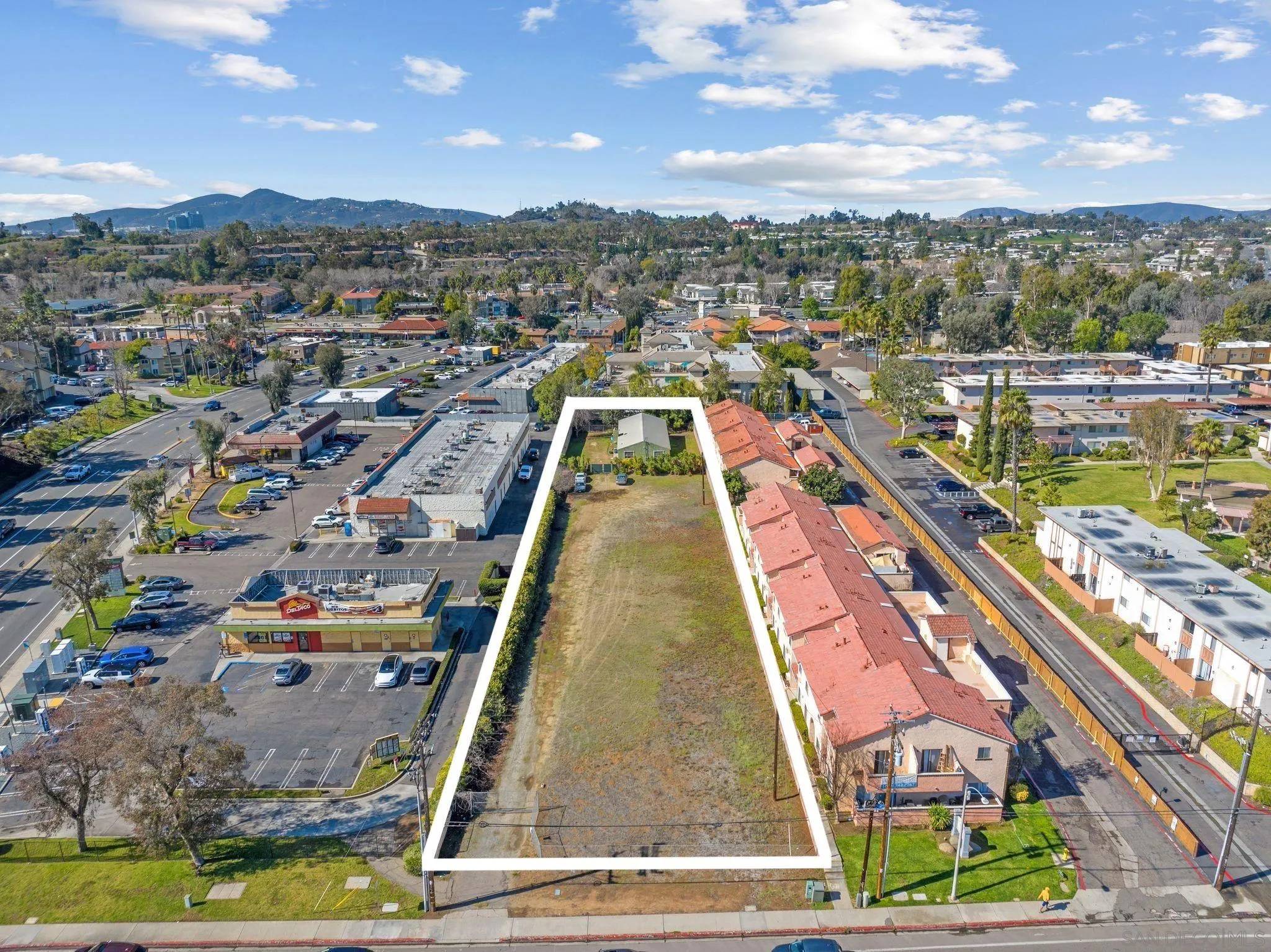 Escondido, CA 92026,1325 N Broadway #1