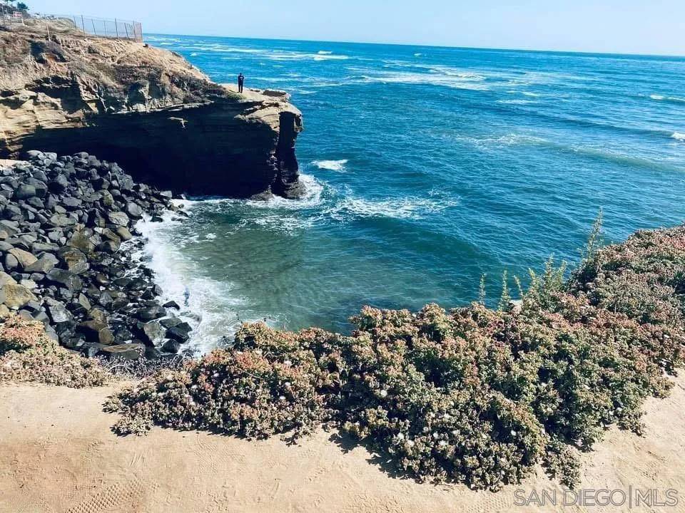 La Jolla, CA 92037,2500 torrey pines #802
