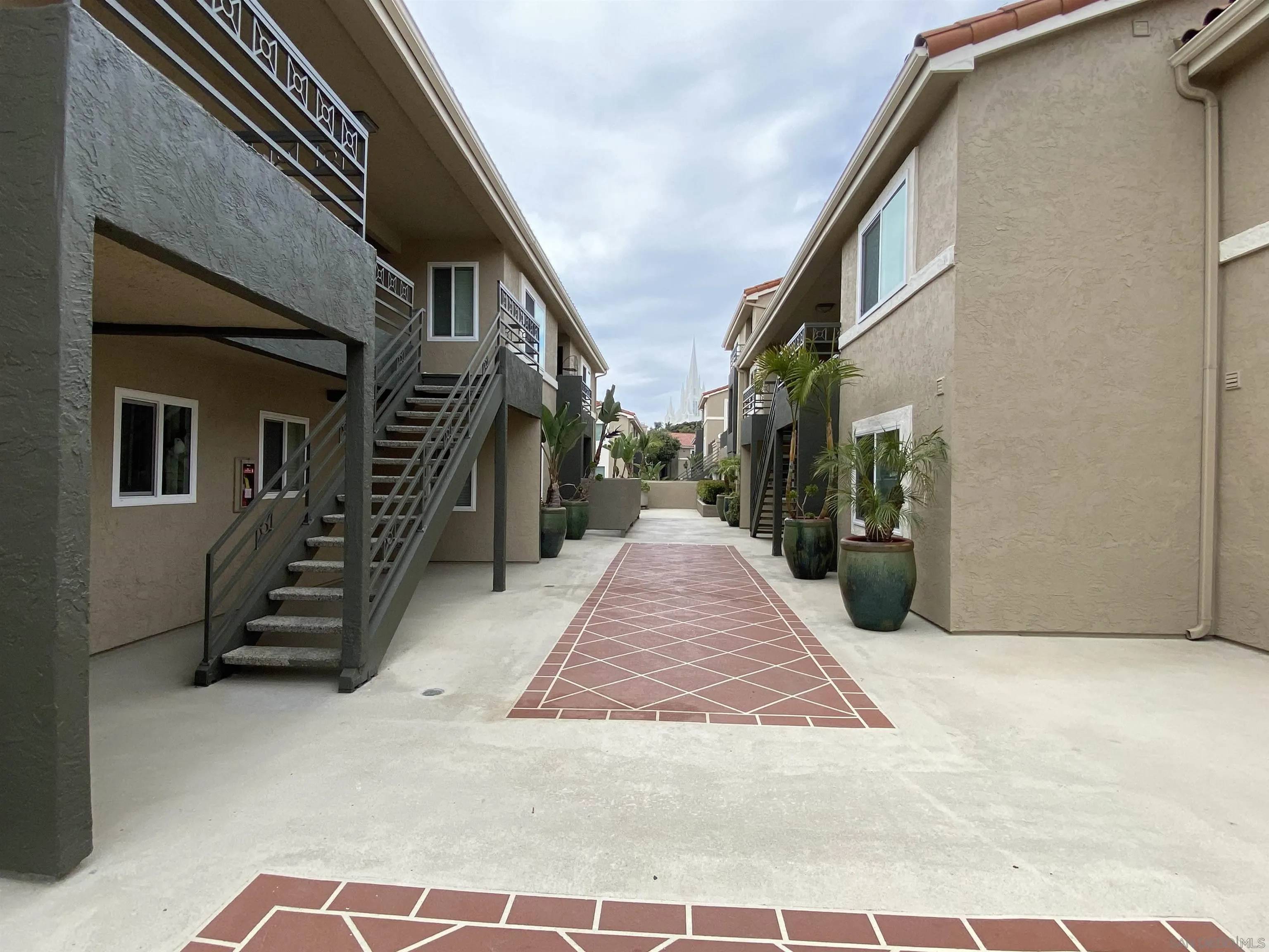 San Diego, CA 92122,7405 Charmant #2324