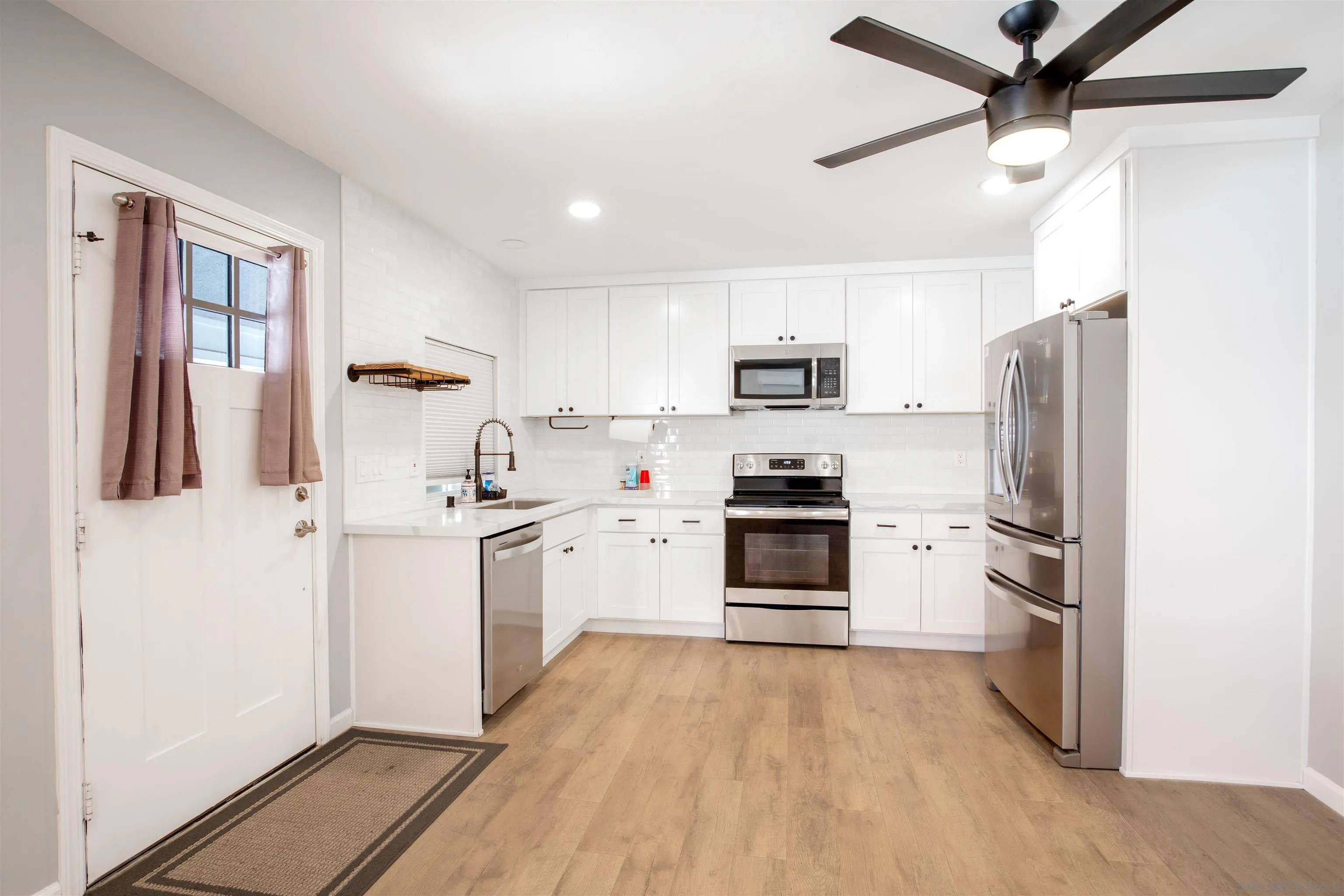 Escondido, CA 92025,1996 Rohn Rd