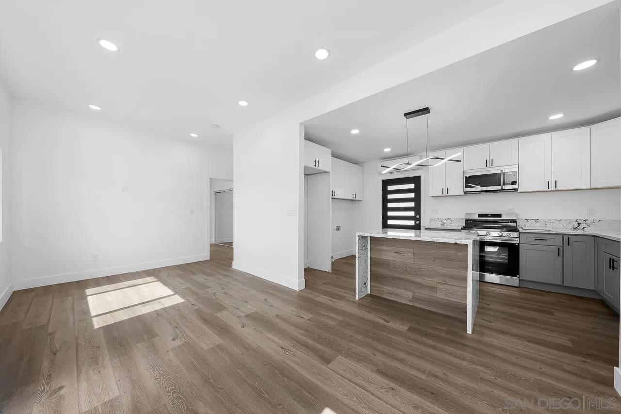 San Diego, CA 92105,4128 Thorn St