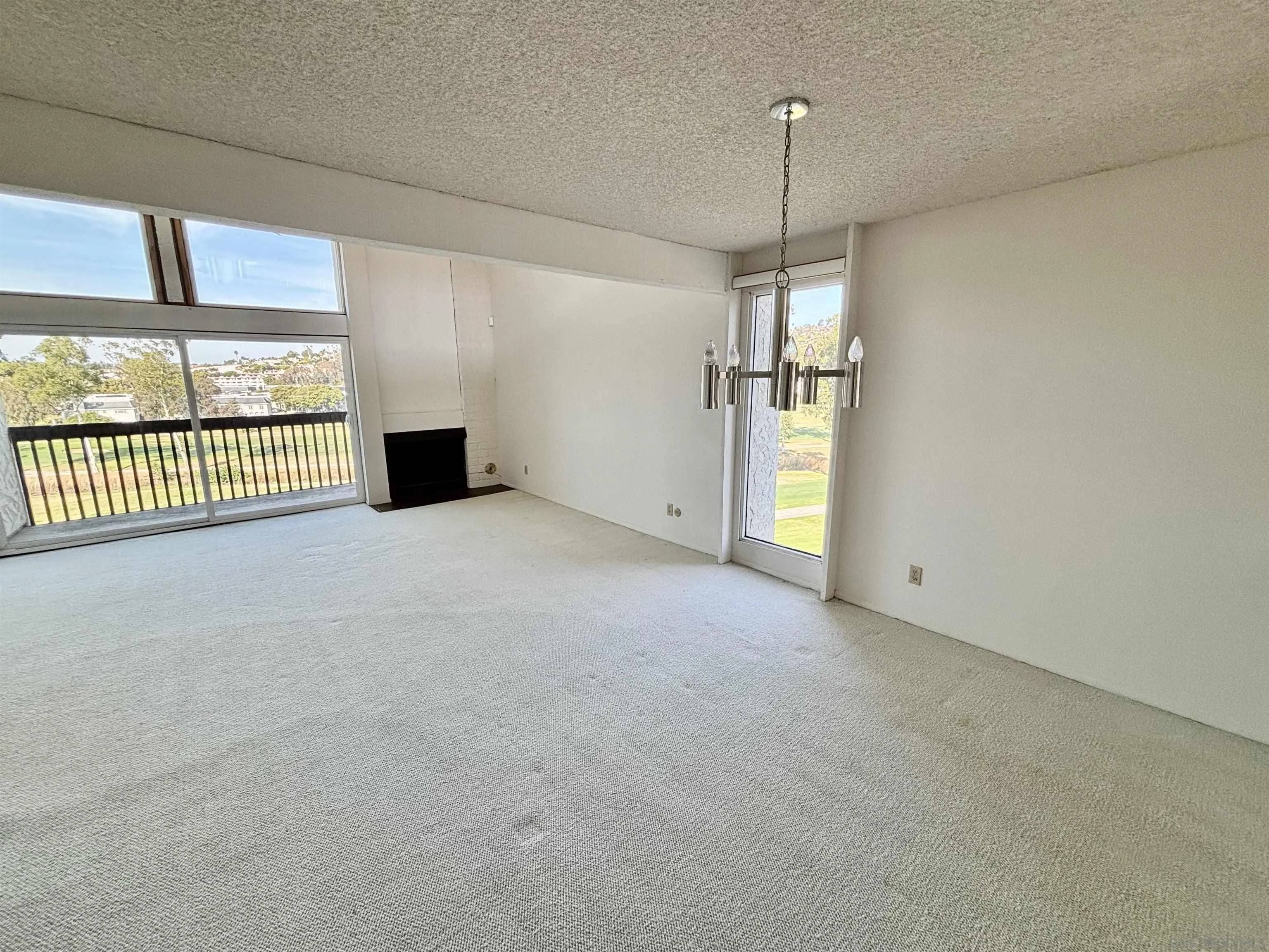 Carlsbad, CA 92009,2502 Navarra Dr #226