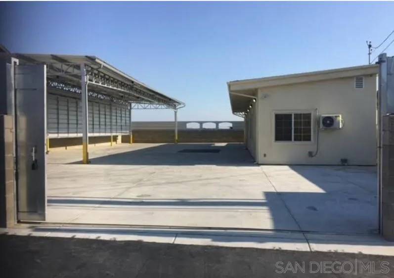 Spring Valley, CA 91977,9215 Birch St.