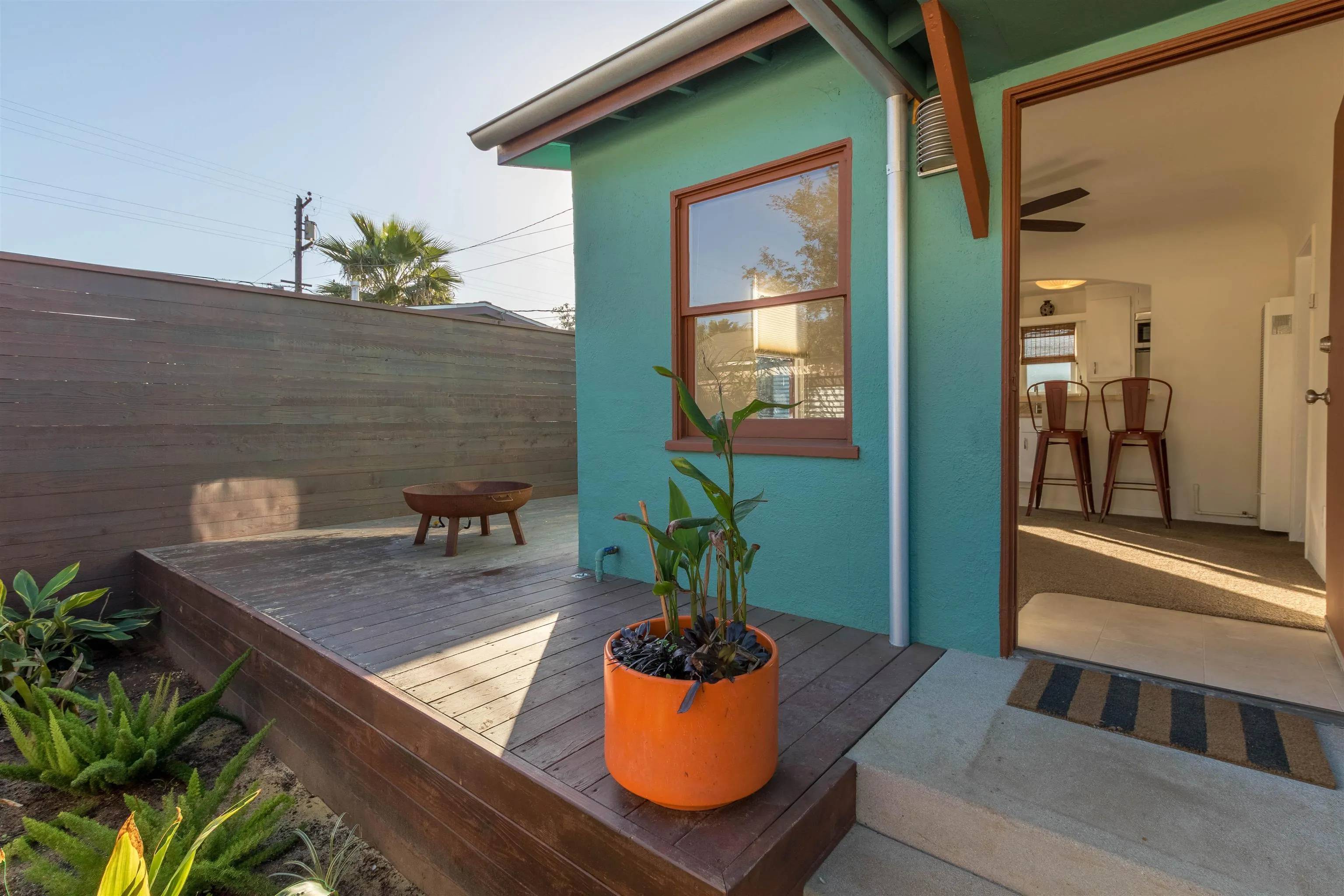 Encinitas, CA 92024,1560 N Coast Hwy 101