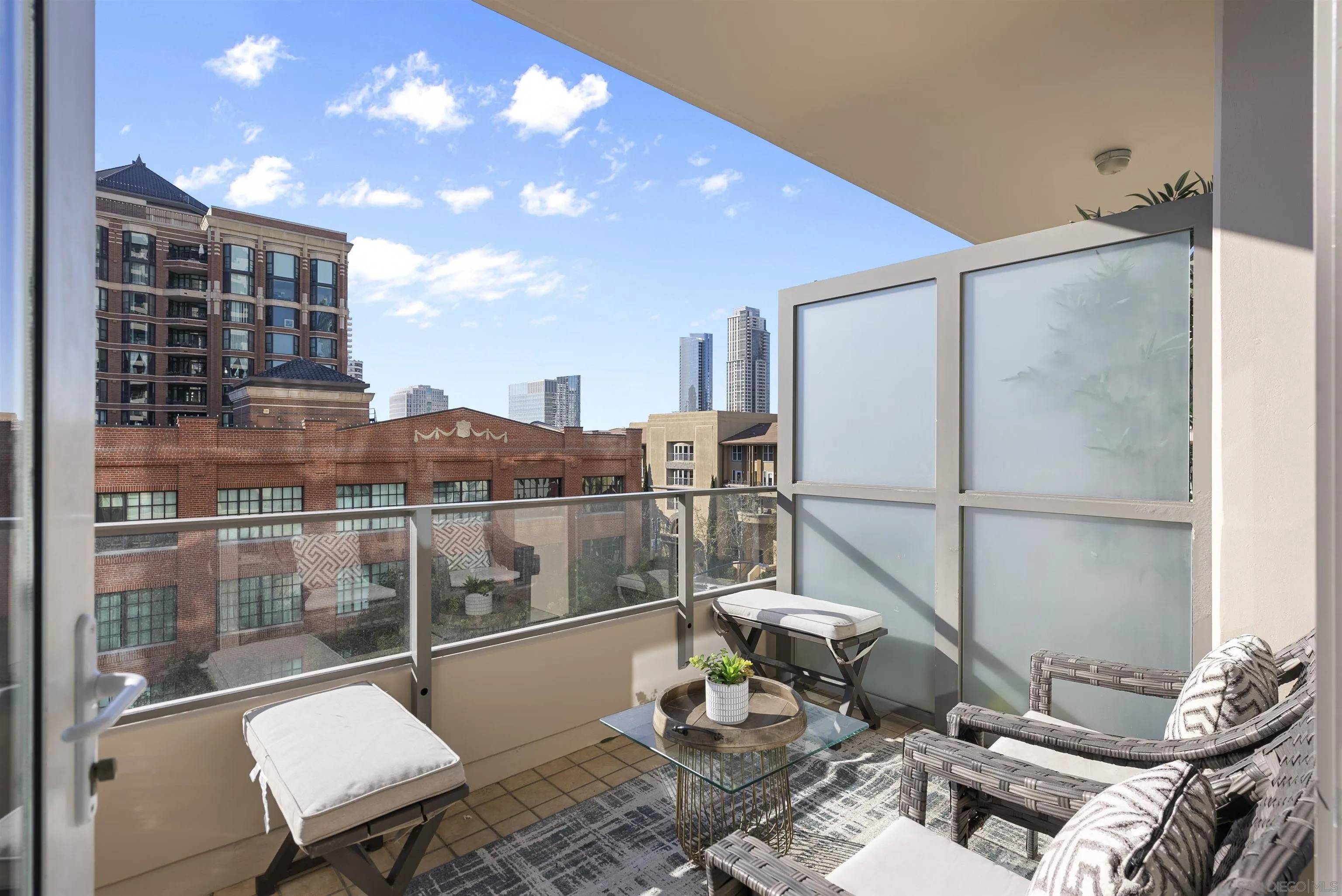 San Diego, CA 92101,550 Front St #407