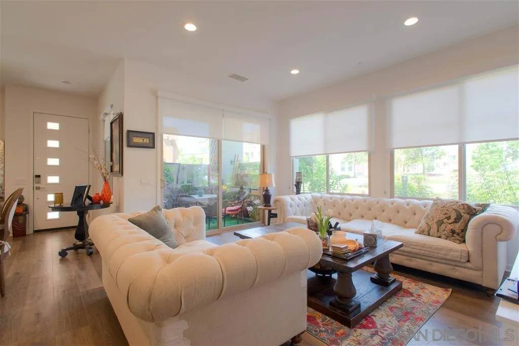 Irvine, CA 92618,126 Cadence