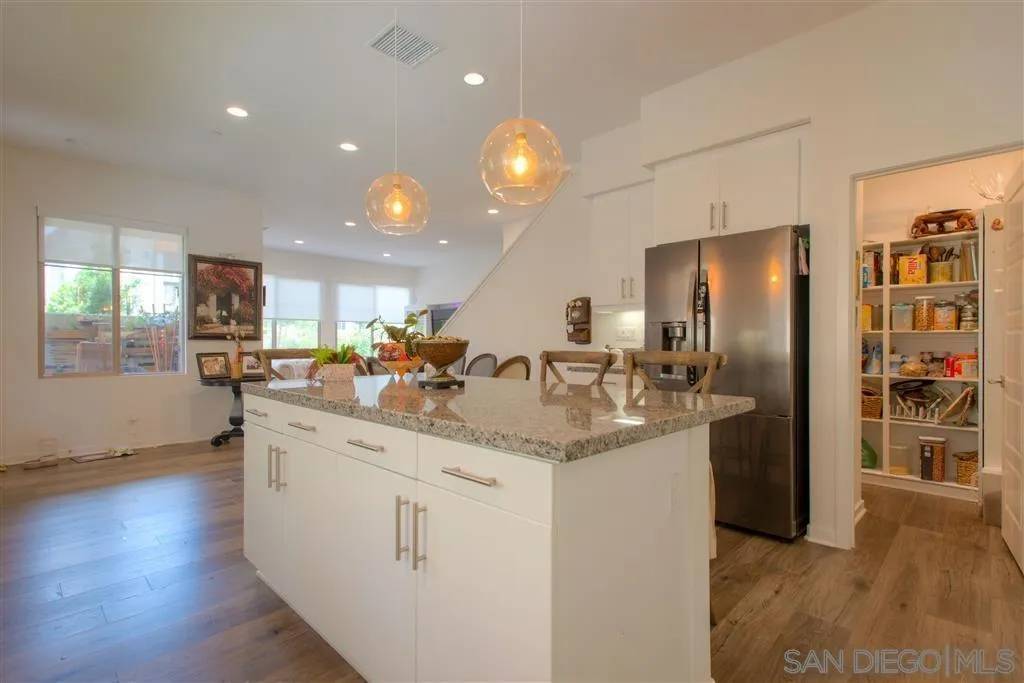Irvine, CA 92618,126 Cadence
