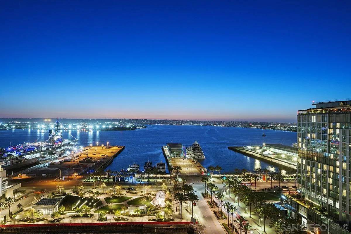 San Diego, CA 92101,888 W E Street #1801