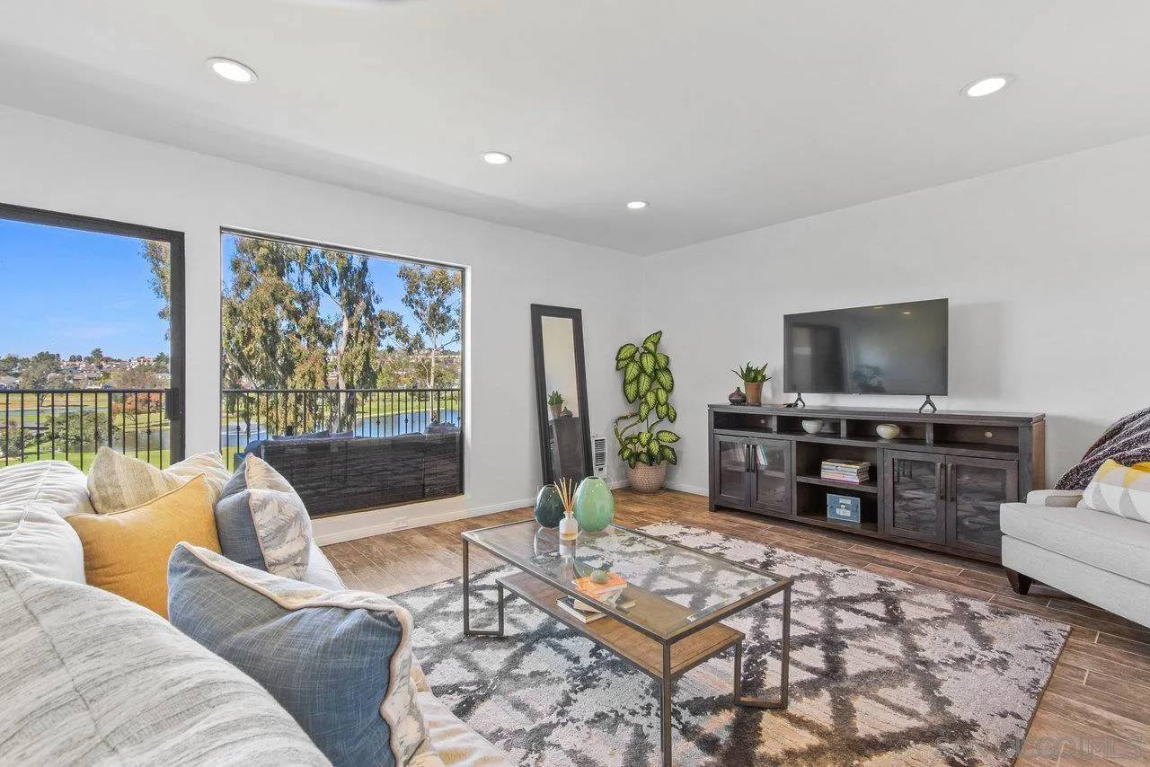 Carlsbad, CA 92009,2348 La Costa Ave #313