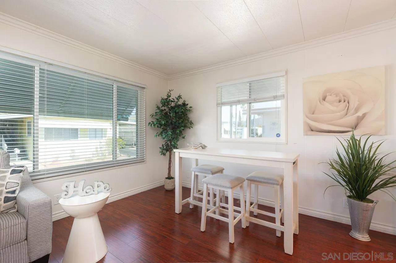 Escondido, CA 92027,2280 E Valley Parkway East #75