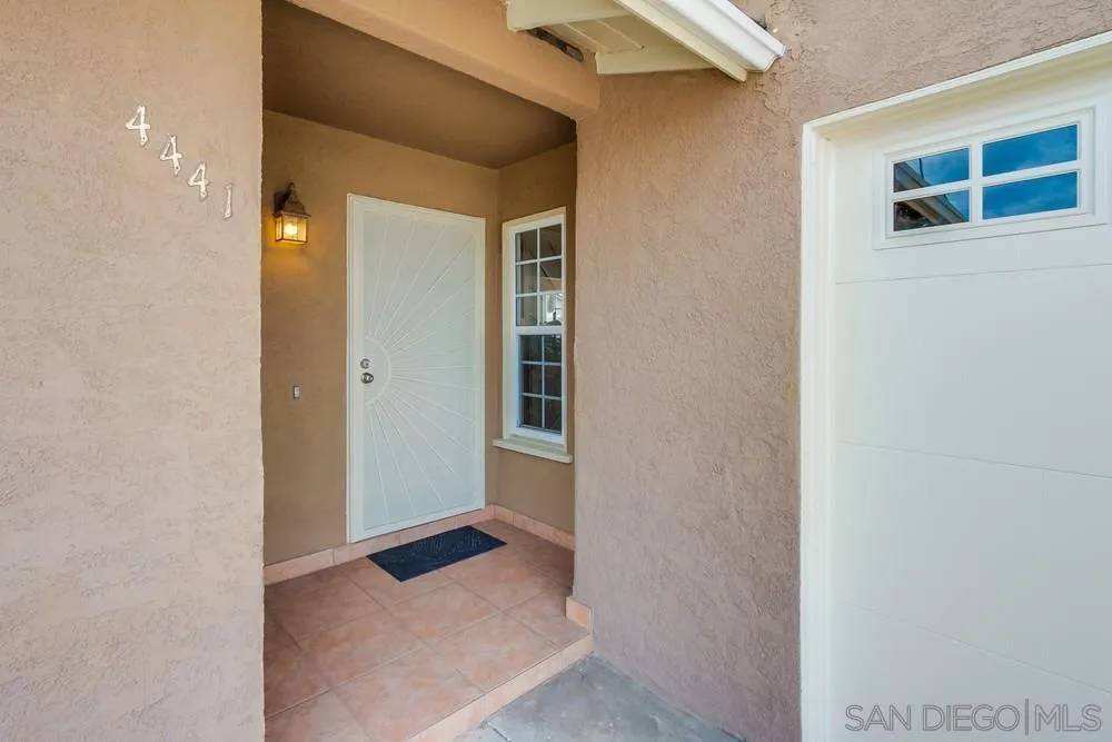 San Diego, CA 92117,4441 Appleton