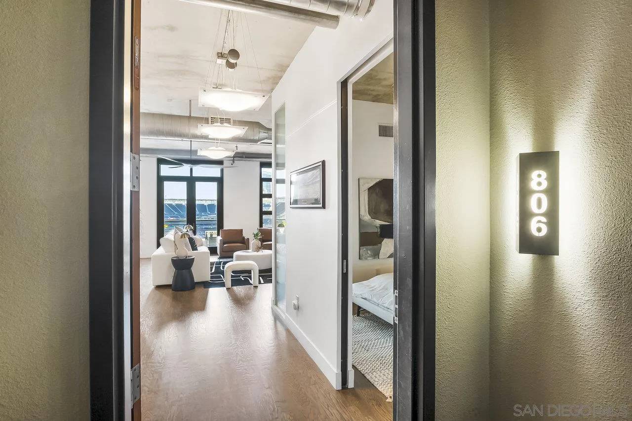 San Diego, CA 92101,877 Island Ave #806