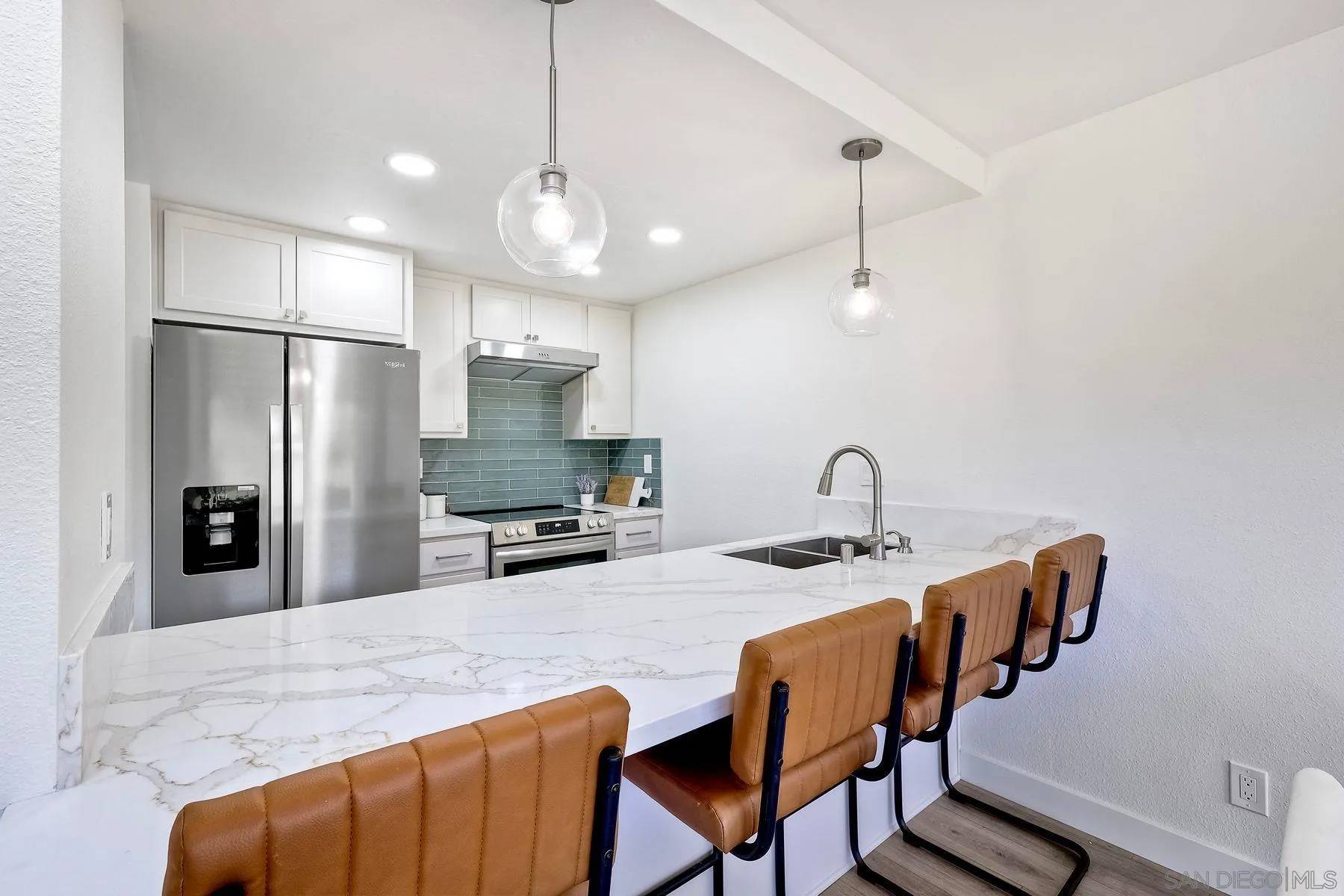 Carlsbad, CA 92009,2507 Navarra Dr #Unit 106