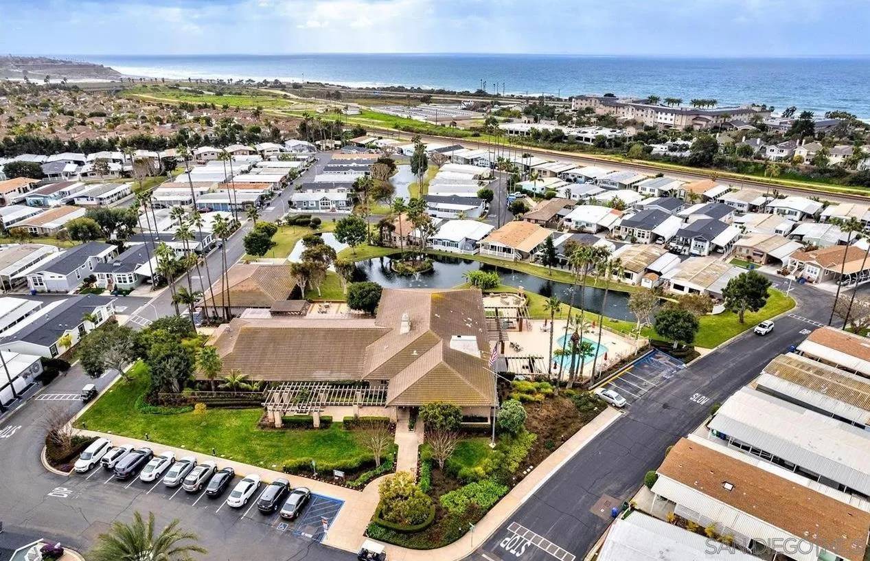 Carlsbad, CA 92011,7002 San Bartolo St #30