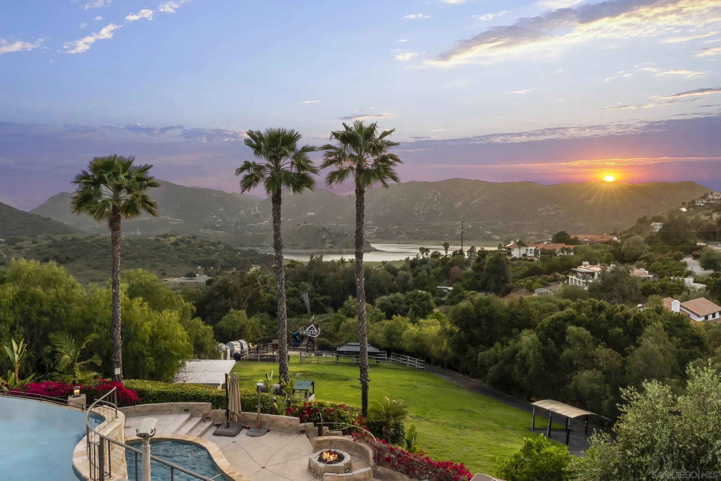 Escondido, CA 92029,3449 Via Loma Vista