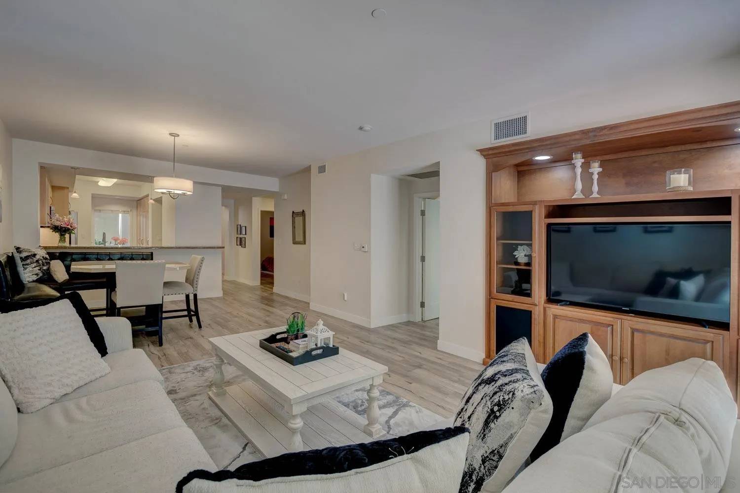 La Jolla, CA 92037,5410 La Jolla Blvd #A106